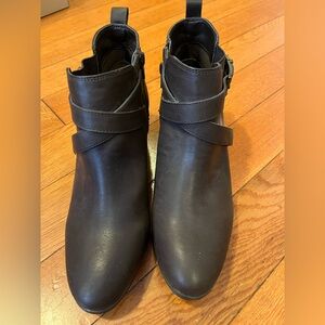 Style and co brown ankle boots, size 10M, never worn outside